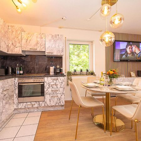 Luxx Home Bc, Zentral - Fuer 4 Personen - Balkon - Parken - Voll Ausgestattete Kueche Biberach an der Riß Eksteriør bilde