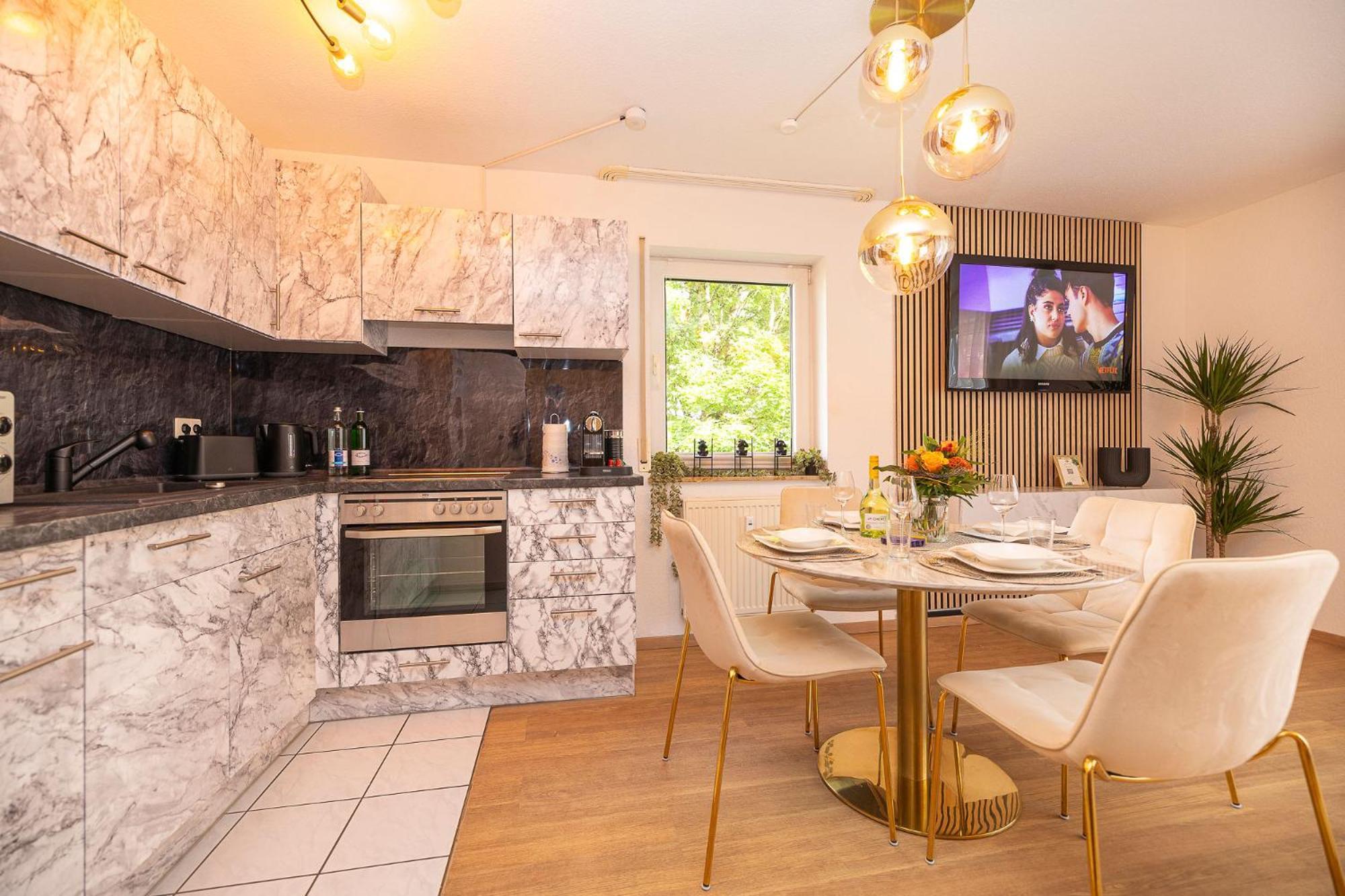 Luxx Home Bc, Zentral - Fuer 4 Personen - Balkon - Parken - Voll Ausgestattete Kueche Biberach an der Riß Eksteriør bilde