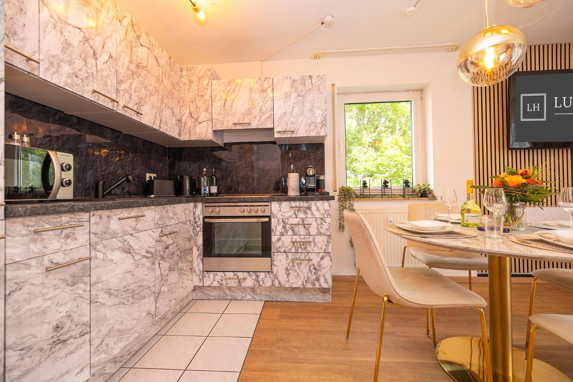 Luxx Home Bc, Zentral - Fuer 4 Personen - Balkon - Parken - Voll Ausgestattete Kueche Biberach an der Riß Eksteriør bilde