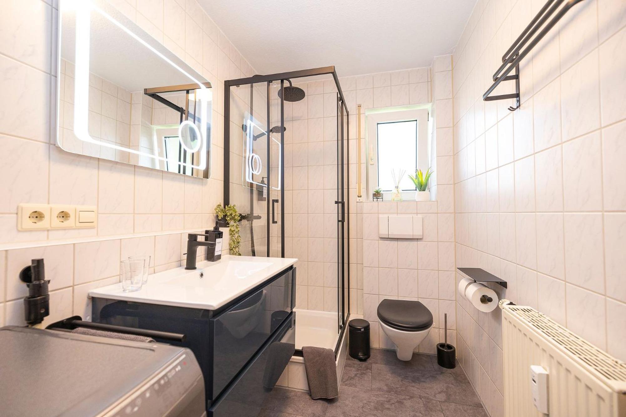 Luxx Home Bc, Zentral - Fuer 4 Personen - Balkon - Parken - Voll Ausgestattete Kueche Biberach an der Riß Eksteriør bilde